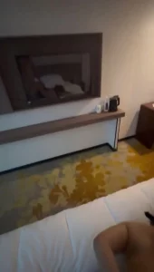 简介有群，爆操超级巨臀坦克，喜欢bbw的来，巨大的臀围真想给她操烂