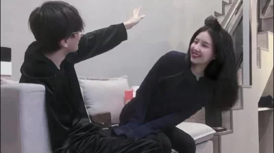 北哥约了个妹子，然后妹子进门很擅聊，跟着北哥谈天说地，还一直夸北哥长